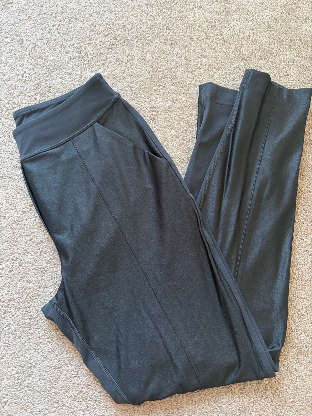 🦋 LULULEMON - Size 4 Charcoal/Black Colour Shiny Pants - Womens